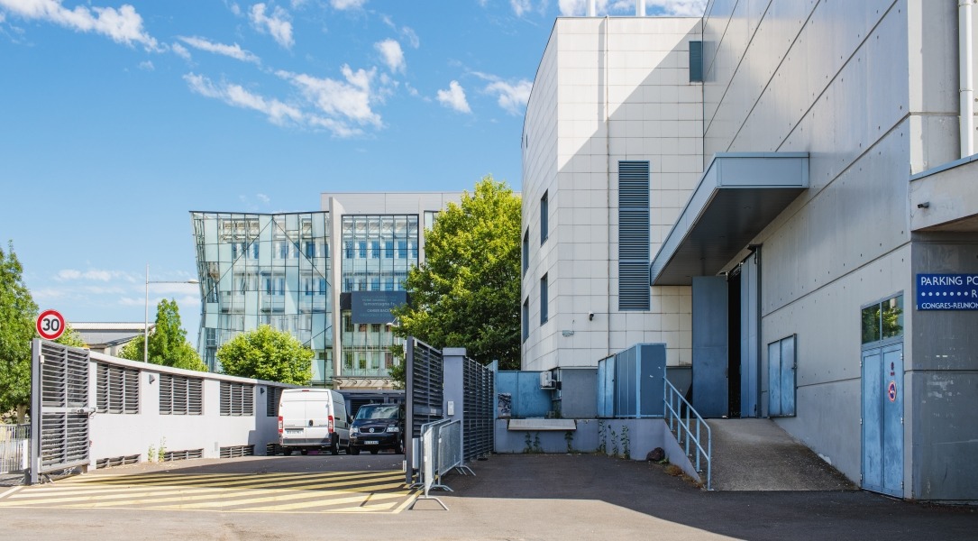 La Coopérative de Mai - le parking Tour Bus